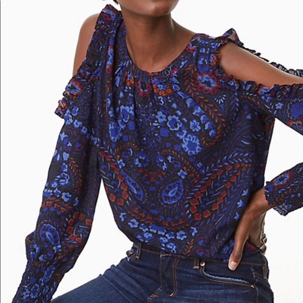 LOFT cut out shoulder ruffled top. Size L.
